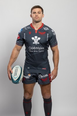 150921 - Scarlets Rugby Squad Headshots - Leigh Halfpenny