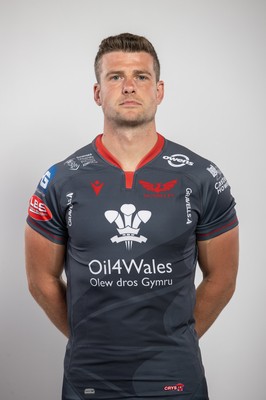 150921 - Scarlets Rugby Squad Headshots - Scott Williams