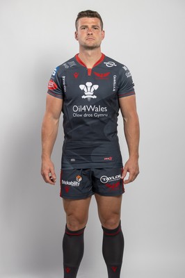 150921 - Scarlets Rugby Squad Headshots - Scott Williams