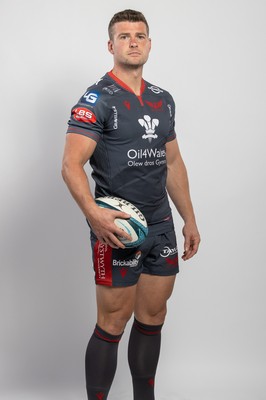 150921 - Scarlets Rugby Squad Headshots - Scott Williams