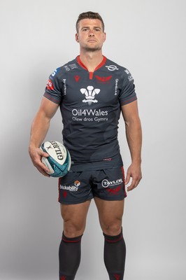 150921 - Scarlets Rugby Squad Headshots - Scott Williams