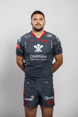 150921 - Scarlets Rugby Squad Headshots - Tom Price