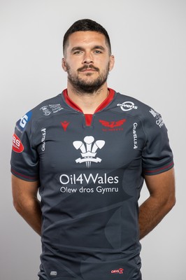 150921 - Scarlets Rugby Squad Headshots - Tom Price