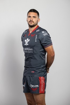 150921 - Scarlets Rugby Squad Headshots - Tom Price