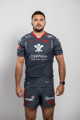 150921 - Scarlets Rugby Squad Headshots - Tom Price