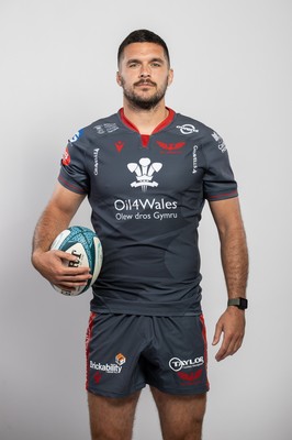 150921 - Scarlets Rugby Squad Headshots - Tom Price