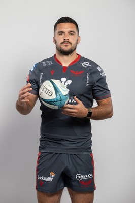 150921 - Scarlets Rugby Squad Headshots - Tom Price