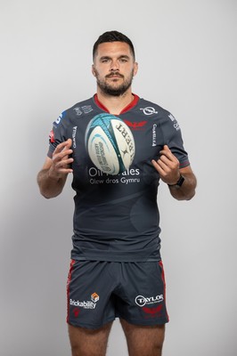 150921 - Scarlets Rugby Squad Headshots - Tom Price