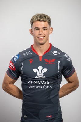 150921 - Scarlets Rugby Squad Headshots - Tom Rogers