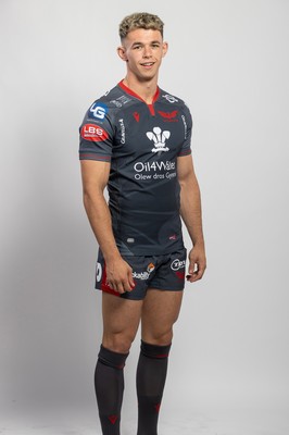 150921 - Scarlets Rugby Squad Headshots - Tom Rogers