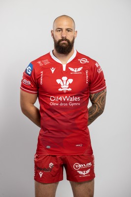 150921 - Scarlets Rugby Squad Headshots - Blade Thomson