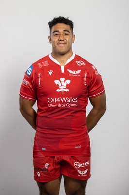 150921 - Scarlets Rugby Squad Headshots - Carwyn Tuipulotu