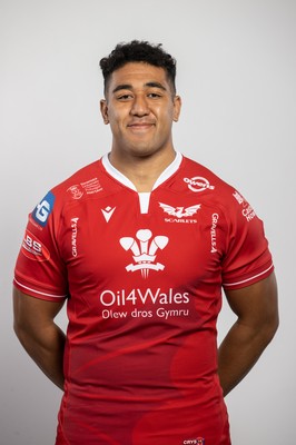 150921 - Scarlets Rugby Squad Headshots - Carwyn Tuipulotu