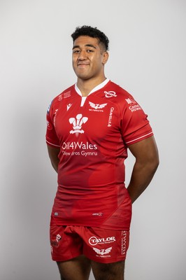 150921 - Scarlets Rugby Squad Headshots - Carwyn Tuipulotu