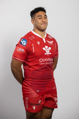 150921 - Scarlets Rugby Squad Headshots - Carwyn Tuipulotu