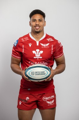 150921 - Scarlets Rugby Squad Headshots - Dan Davis