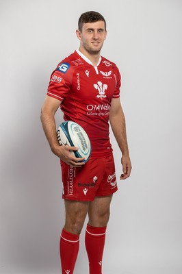 150921 - Scarlets Rugby Squad Headshots - Dan Jones