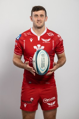 150921 - Scarlets Rugby Squad Headshots - Dan Jones