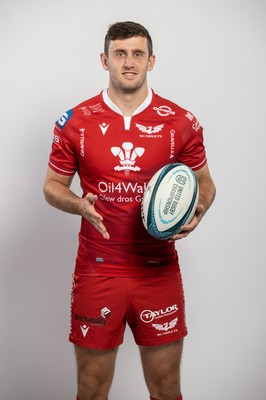 150921 - Scarlets Rugby Squad Headshots - Dan Jones