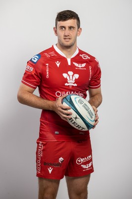 150921 - Scarlets Rugby Squad Headshots - Dan Jones