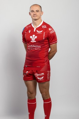 150921 - Scarlets Rugby Squad Headshots - Ioan Nicholas