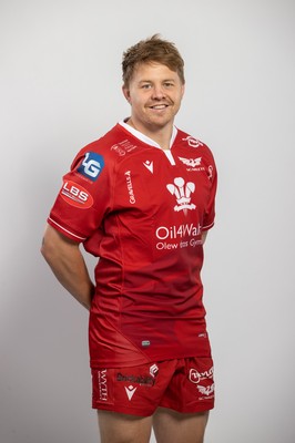 150921 - Scarlets Rugby Squad Headshots - James Davies