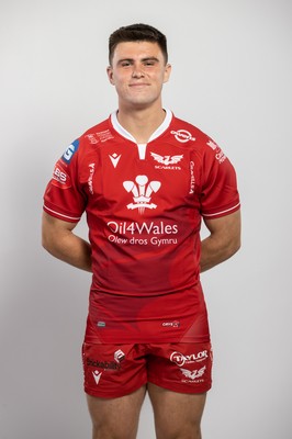 150921 - Scarlets Rugby Squad Headshots - Joe Roberts