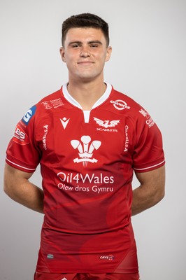 150921 - Scarlets Rugby Squad Headshots - Joe Roberts