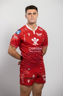 150921 - Scarlets Rugby Squad Headshots - Joe Roberts