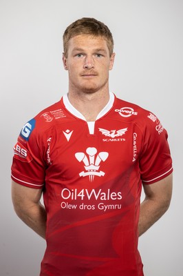 150921 - Scarlets Rugby Squad Headshots - Johnny McNicholl