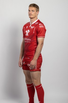 150921 - Scarlets Rugby Squad Headshots - Johnny McNicholl