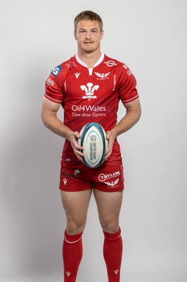 150921 - Scarlets Rugby Squad Headshots - Johnny McNicholl