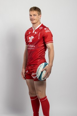 150921 - Scarlets Rugby Squad Headshots - Johnny McNicholl