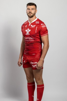 150921 - Scarlets Rugby Squad Headshots - Johnny Williams