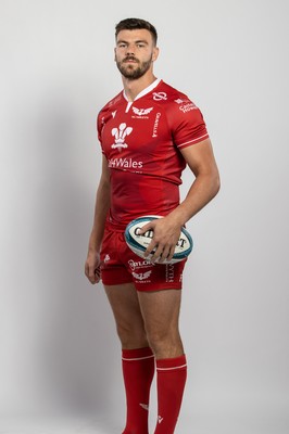 150921 - Scarlets Rugby Squad Headshots - Johnny Williams