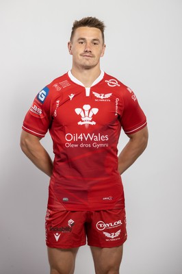 150921 - Scarlets Rugby Squad Headshots - Jonathan Davies