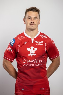 150921 - Scarlets Rugby Squad Headshots - Jonathan Davies