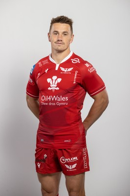 150921 - Scarlets Rugby Squad Headshots - Jonathan Davies