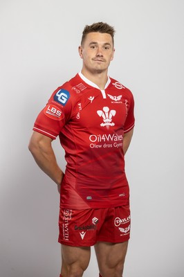 150921 - Scarlets Rugby Squad Headshots - Jonathan Davies