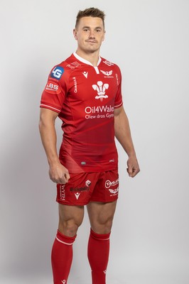 150921 - Scarlets Rugby Squad Headshots - Jonathan Davies