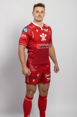 150921 - Scarlets Rugby Squad Headshots - Jonathan Davies