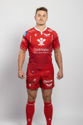 150921 - Scarlets Rugby Squad Headshots - Jonathan Davies