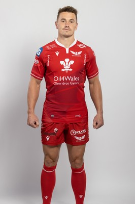 150921 - Scarlets Rugby Squad Headshots - Jonathan Davies