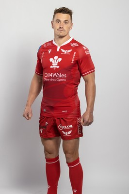 150921 - Scarlets Rugby Squad Headshots - Jonathan Davies