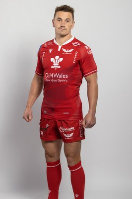 150921 - Scarlets Rugby Squad Headshots - Jonathan Davies