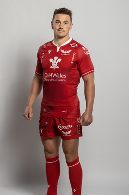 150921 - Scarlets Rugby Squad Headshots - Jonathan Davies