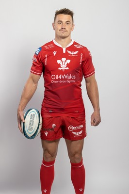 150921 - Scarlets Rugby Squad Headshots - Jonathan Davies