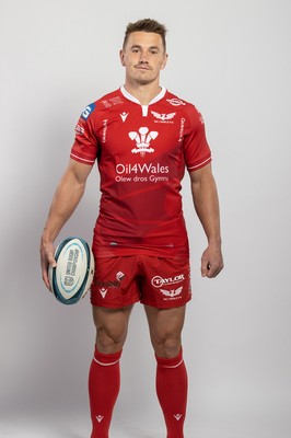 150921 - Scarlets Rugby Squad Headshots - Jonathan Davies