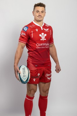 150921 - Scarlets Rugby Squad Headshots - Jonathan Davies