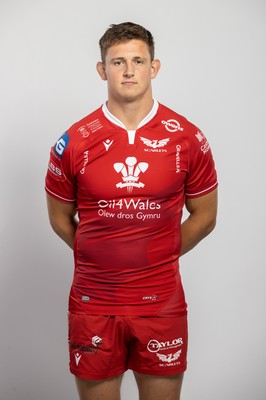 150921 - Scarlets Rugby Squad Headshots - Josh Helps